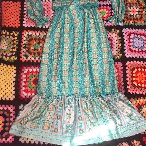 1960’s Green Pattern Maxi Dress - Picture 3 of 7
